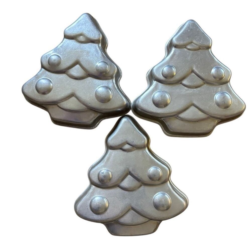 3 Christmas Tree 9”x9” Cake Pans